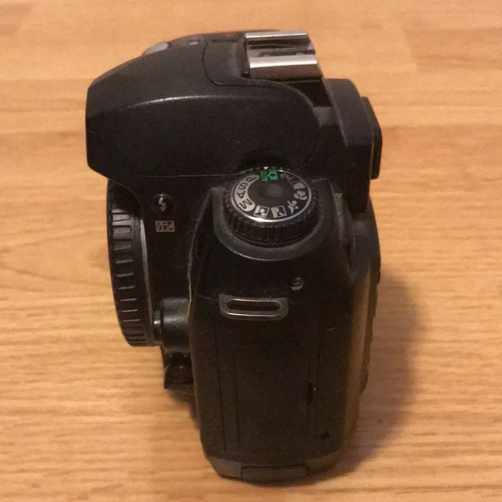 NIKON D70 Body only, no battery, no charger.